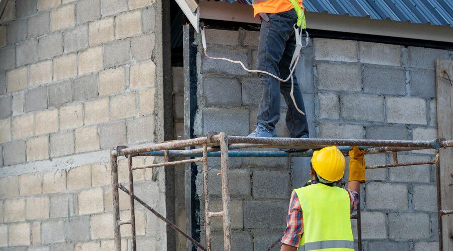 Professional residential roofers in Mantador, ND